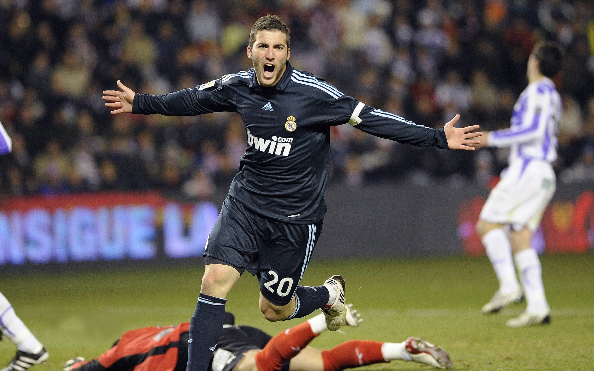 “广州队为青训基金注入资金，建设未来之星”，广州青训俱乐部