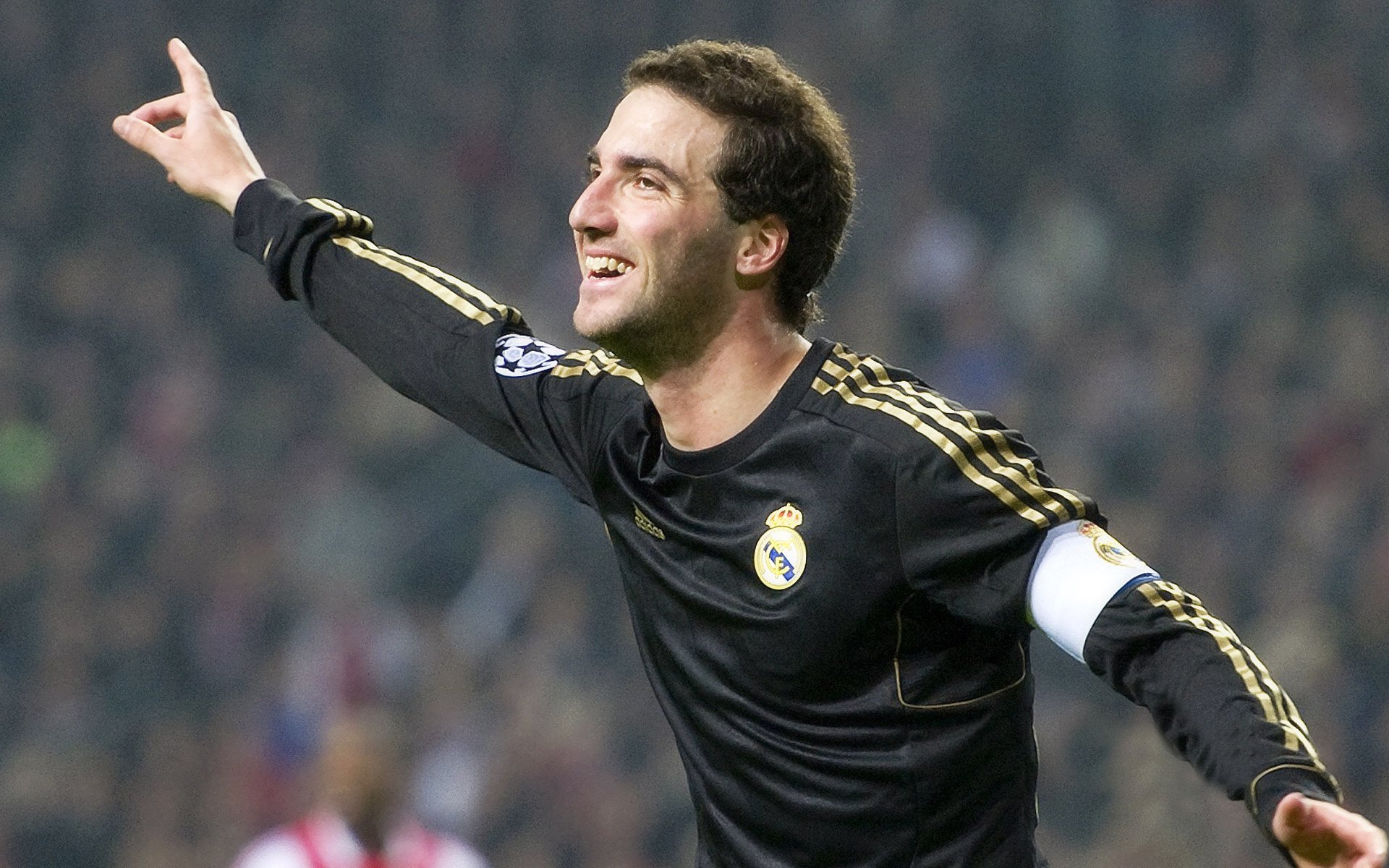 开云官网在线-俱乐部高管是否需要具备足球专业背景，足球俱乐部高层职位